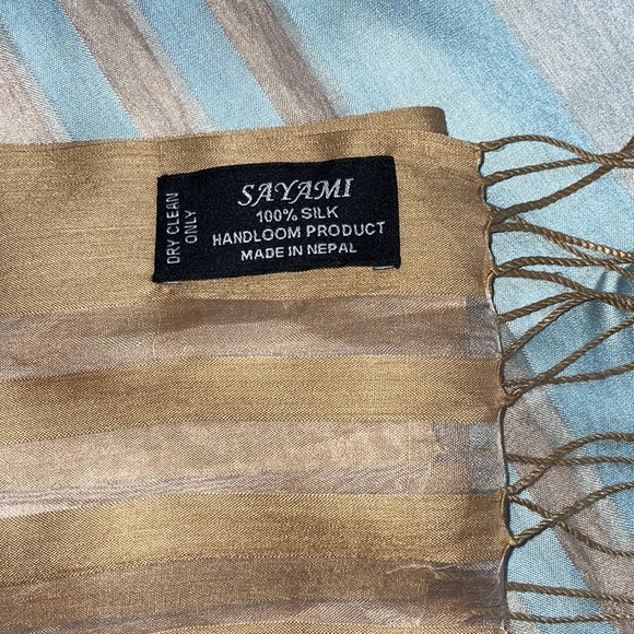NWOT Vintage SAYAMI 100% Silk Scarf. - Picture 4 of 6